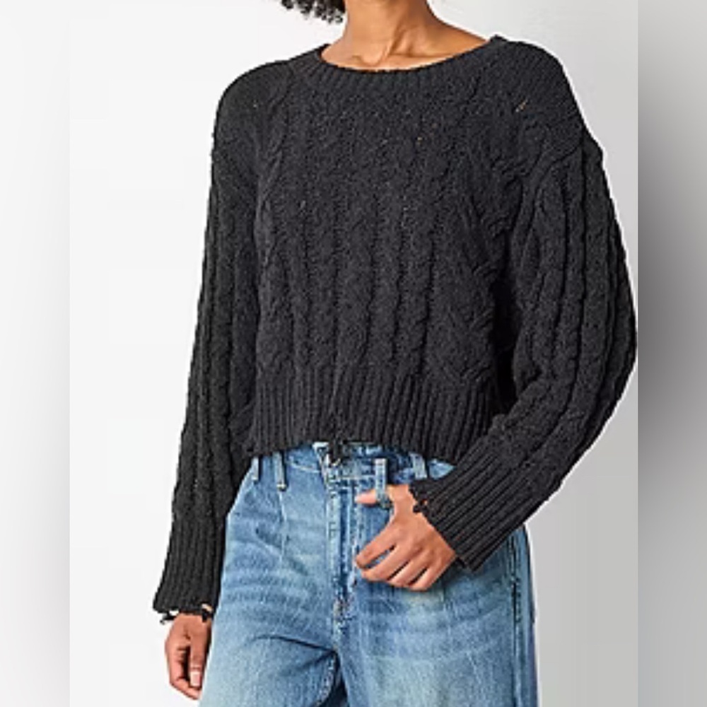 Arizona Juniors Crew Neck Long Sleeve Pullover Sweater (Bust 48”Length 22”)